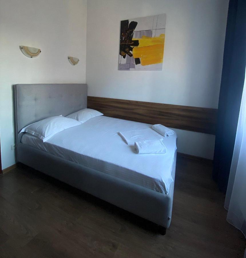 LEOGRAND Apartment on Kniazia Romana Leopoli Esterno foto